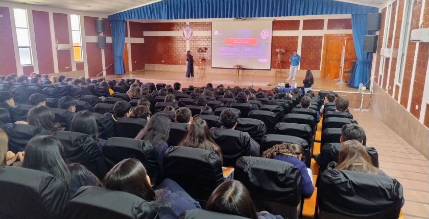 Estudiantes de la Universidad Central dictan charla para nuestros/as jóvenes